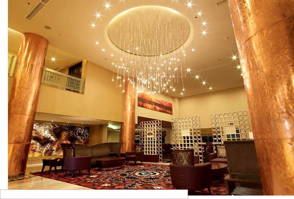 Swiss-Belhotel Амбон Экстерьер фото
