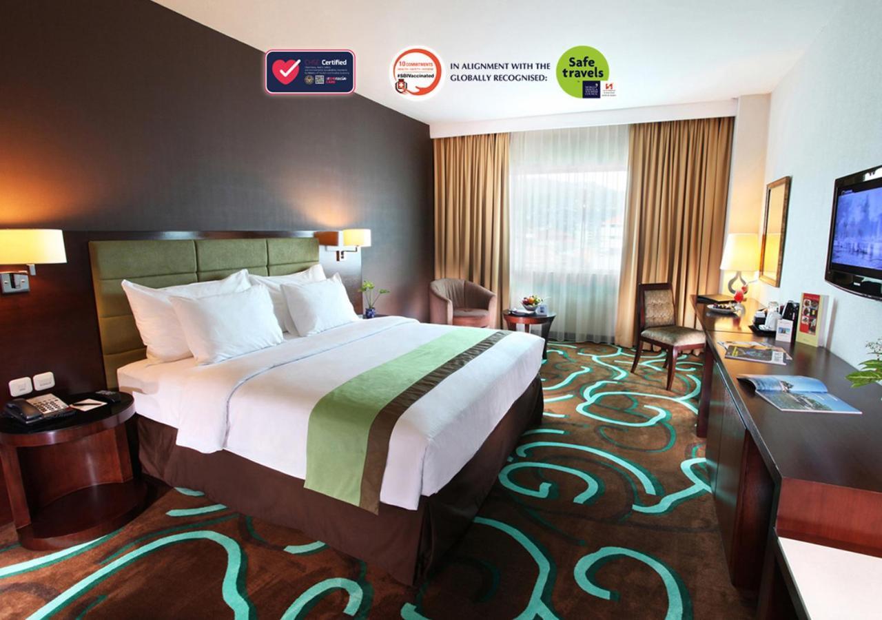 Swiss-Belhotel Амбон Экстерьер фото